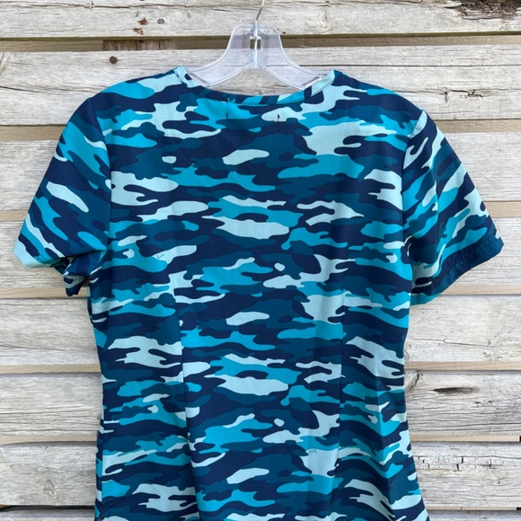 Turquoise Koi Scrub Top - Picture 2 of 3